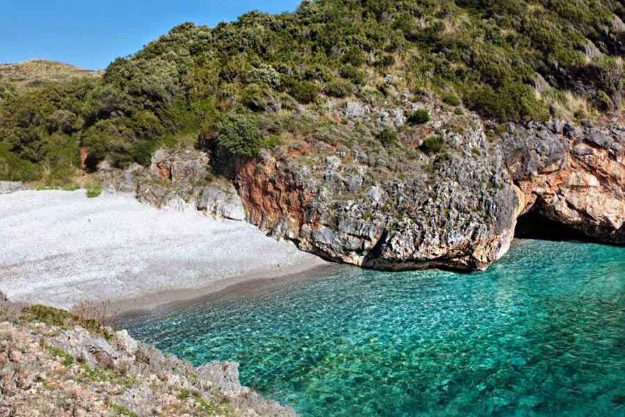 Cala_bianca_frontale_vallo_a_vedere